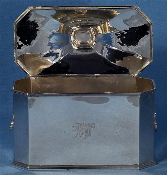 A George V silver two handled octagonal tea caddy, by Richard Comyns, length 202mm, weight 27.1oz/845grms.